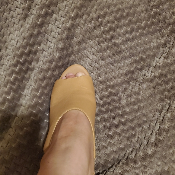 Shoe - Picture 9 of 10